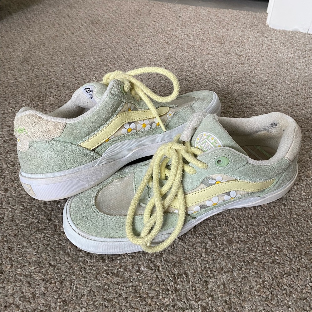 Vans Brighton Pastel Green Daisy Sneakers - Picture 3 of 8
